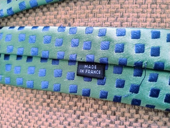 Charvet silk designer tie made in France in good condition with a small crease see last photo FREE STANDARD POSTAGE INCLUDED