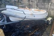 Boat 600 Mercury 2.5 outboard  ,40000 electri