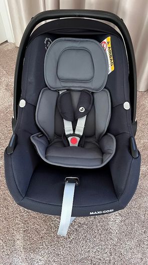 Like-New Maxi-Cosi TINCA Car Seat in Black & Grey & universal ISOFIX Maxi-Cosi FamilyFix2 for Preemie, Newborn, Baby, Toddler - 2 Piece Bundle