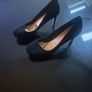 black high heels Image 2