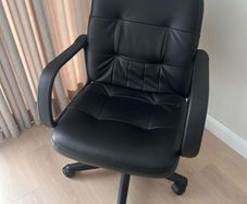 Black office chair