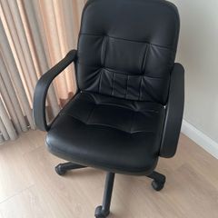 Black office chair