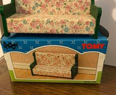Vintage Sylvanian Families Green/ floral Settee