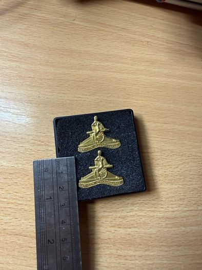Vintage Irish Defence Forces Artillery Corps collar badges