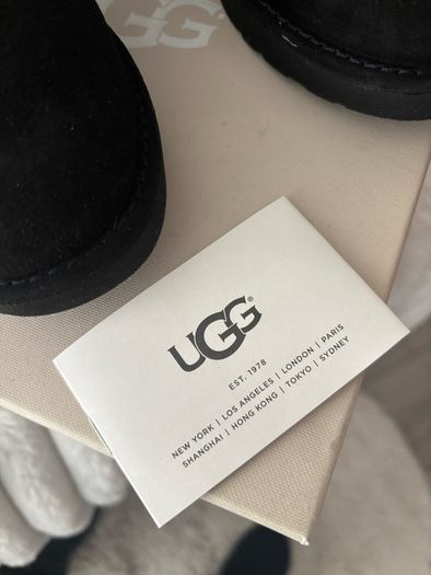 uggs Genuine brand new in their box never worn unwanted gift cost over 200 will sell for 110 euro