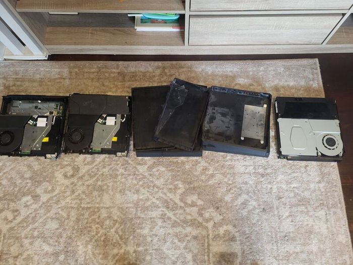 3x Ps4 for parts.