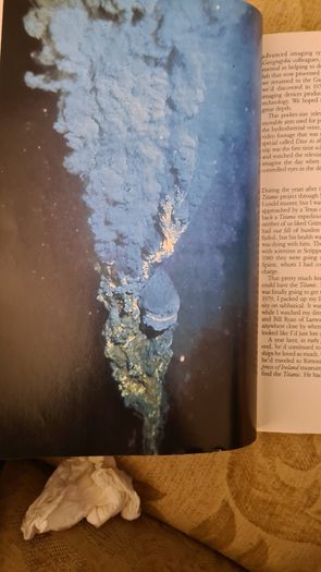 The Discovery Of The Titanic By Dr Robert Ballard. Large Volume Paperback Book In Good Condition. 32.