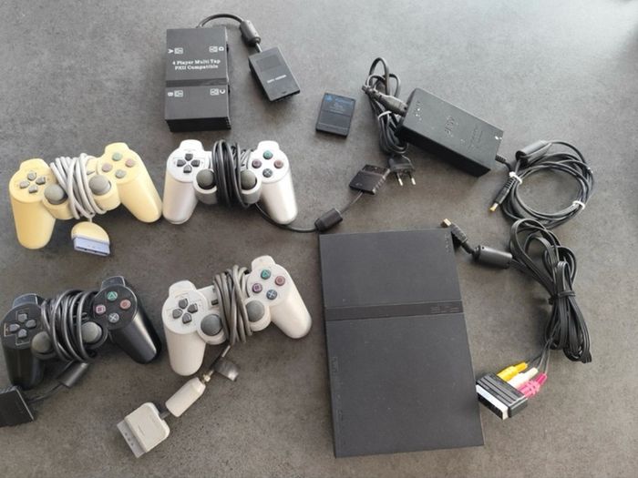 Original PS 2 Console, PS 2 games, 3 controllers as a bundle