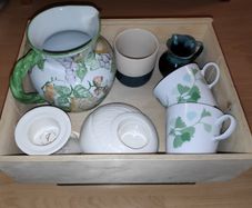 Bundle of ceramic ware  7 pcs in a wooden box