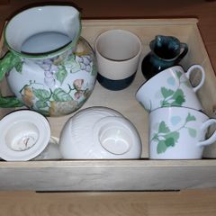 Bundle of ceramic ware  7 pcs in a wooden box