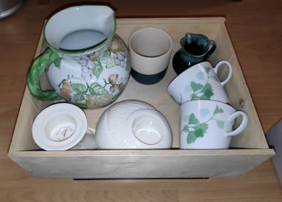 Bundle of ceramic ware  7 pcs in a wooden box