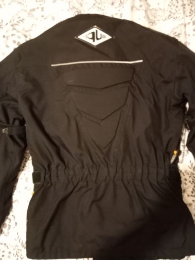 Motorcycle jacket armoured