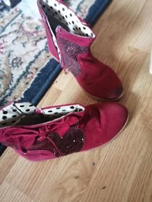 Girls shoes
