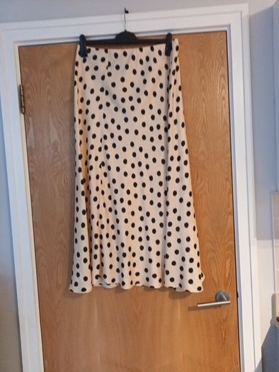 Gallery Skirt.  S.16.  B.N.W.T