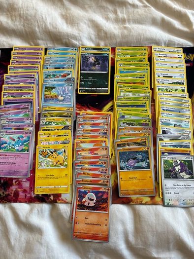 Pokemon Pokeball Storage tin, 100 cards and V/Ex cards