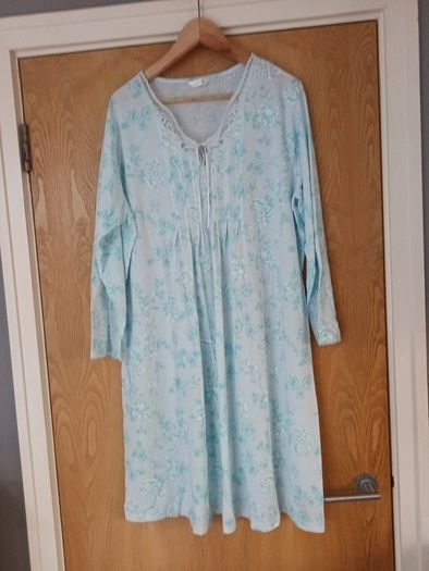 Dunnes  Stores  Nightdress.   S 14-16. New.