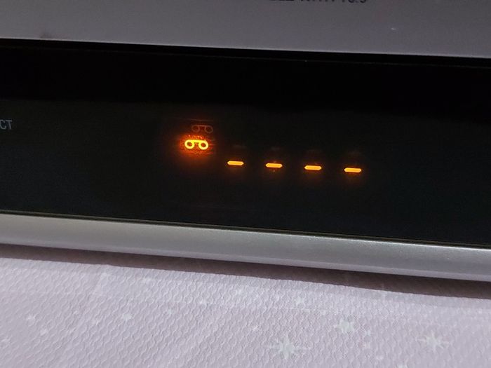 DAEWOO VHS Player, Silver, Model No. ST220PI, in excellent condition, seems to be working fine