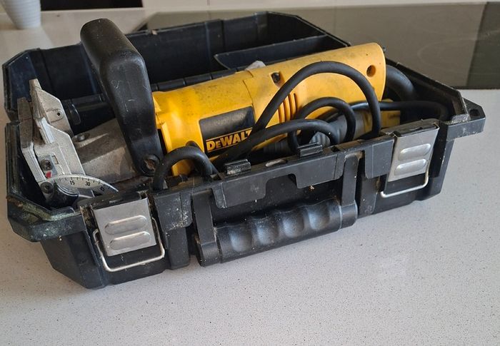 DeWalt DW682K 110V Biscuit Joiner with Case