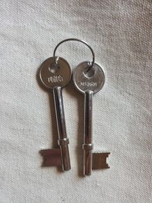 Union keys and basta and cara. yale