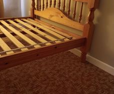Pine bed frame 4ft 6inch in very good condition, can unassembled to transport