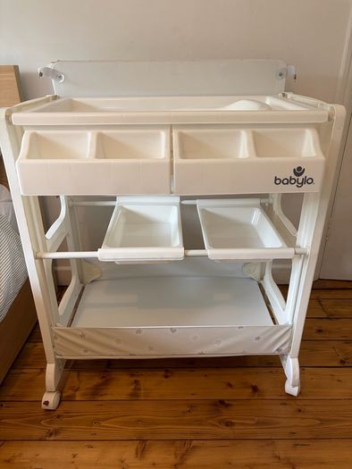 Babylo bath and baby changing table