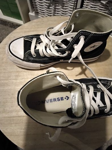 trainers converse with box