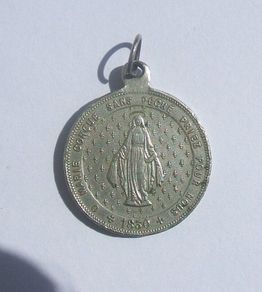 A vintage Miraculous Medal of the BVM (Blessed Virgin Mary) 1950s to 1970s