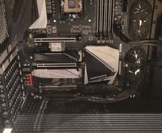 2 PC Cases and motherboard Z390 Designare