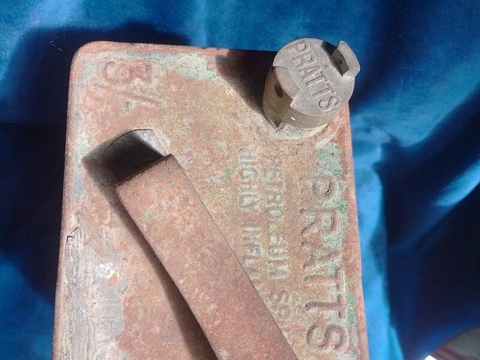Pratt's 1920s antique fuel can