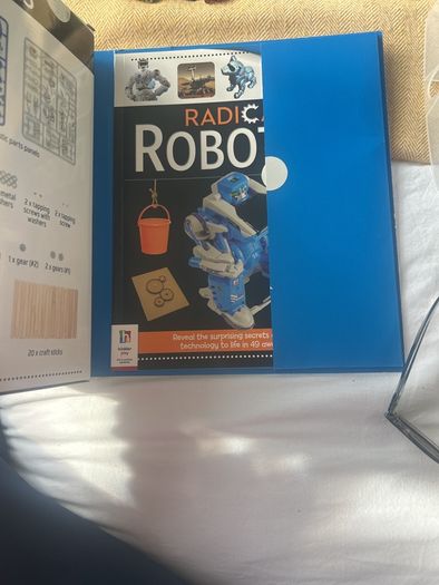 Curious Universe- Radical robot
