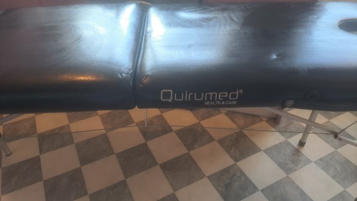 QUIRUMED portable physio / massage treatment table.