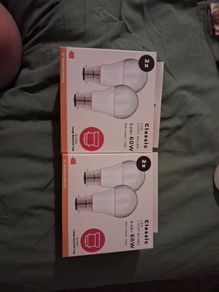 60w light bulbs B22 (three)