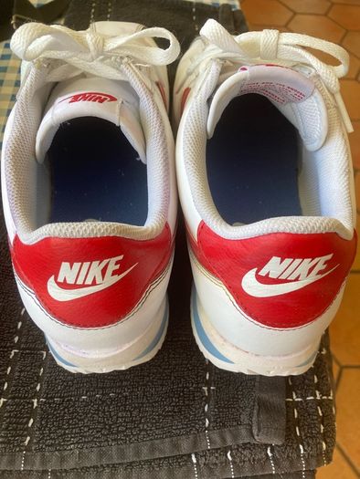 Nike Trainers (White with Logo Size 8 adults.