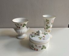 Pretty little Wedgwood collection wild strawberry