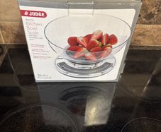 kitchen bowl and scales