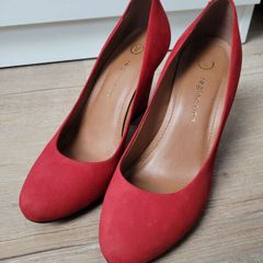 Gorgeous red suede high heels - UK 4