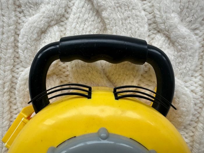 Despicable Me Minions Case  Stuart Used Please look at the pictures Used PLease look at the pictures