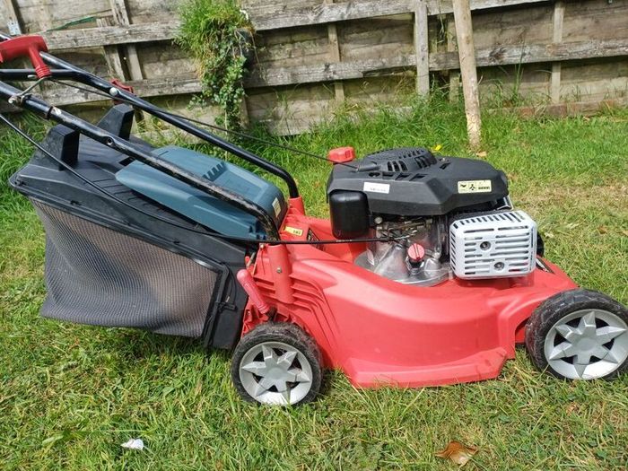 Sovereygn petrol lawn mower