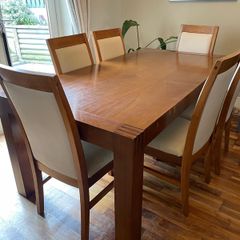 Solid wood Dining room table & 6 matching chairs