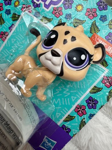 Hasbro Littlest Pet Shop 1-150 Jane Jagmore Jaguar Cat Dirty Damaged Box Please see pictures