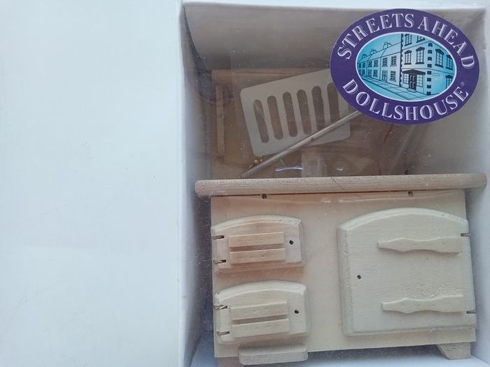 NEW  Collection of dolls house miniatures