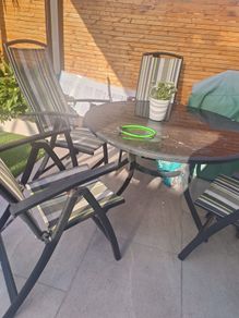 garden table and chairs