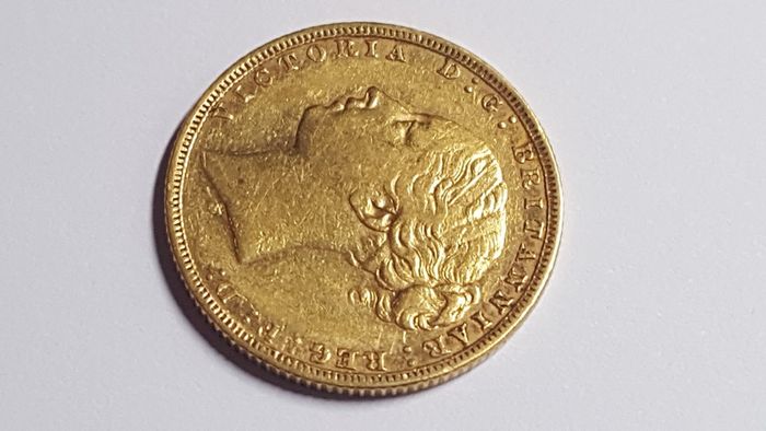 Full Sovereign 1872 Sydney Quenn Victoria