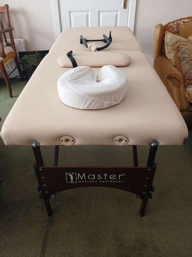 Like New - Master Massage Table & Carry Case