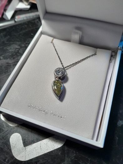 ladies silver chain and pendant