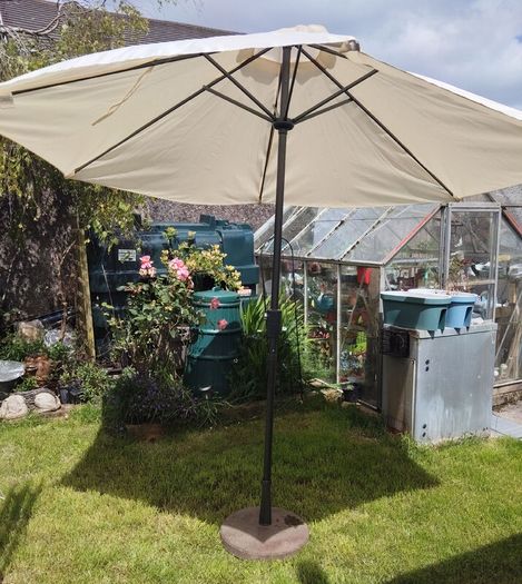 Garden parasol and base