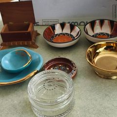 7 trinkelt itmes Large Mint Green Fern Bowl and small bowl DANU Designer Ceramics 20.00 E.Crystal glass lided trinklet dish 15.00 E.Gold dish 10.00E.  Southe afirca bowl smale on 8.00 E. other        larger one 10.00E.  Marccoin one 8.00E.  wood trinklet 