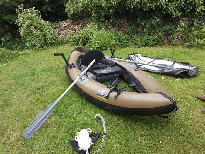 Outcast Commander Fishing boat