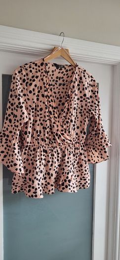 QUIZ blush and black printed blouse Sz 14UK (Fit 12-14UK)