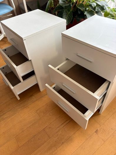 x2 Bedside lockers